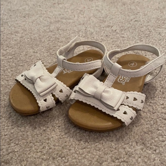 Cutest little white sandals 👡 - Picture 1 of 3